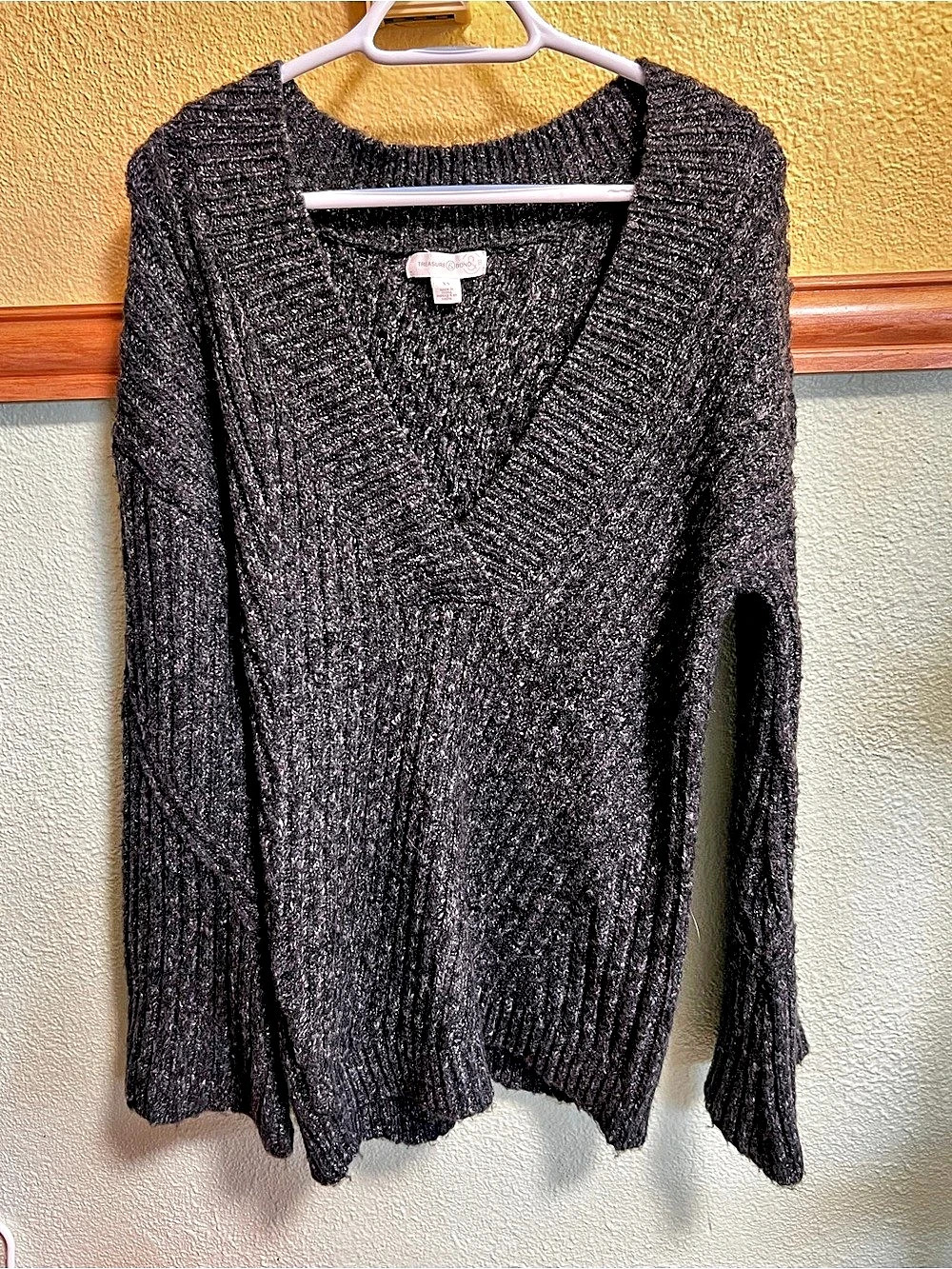 Treasure & Bond V-Neck Sweater Gray Size XS